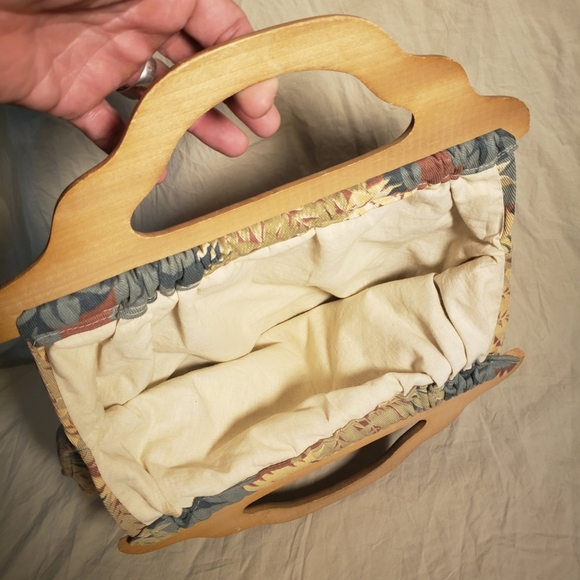 Vintage Wood Handled Fabric Handbag - Picture 4 of 5